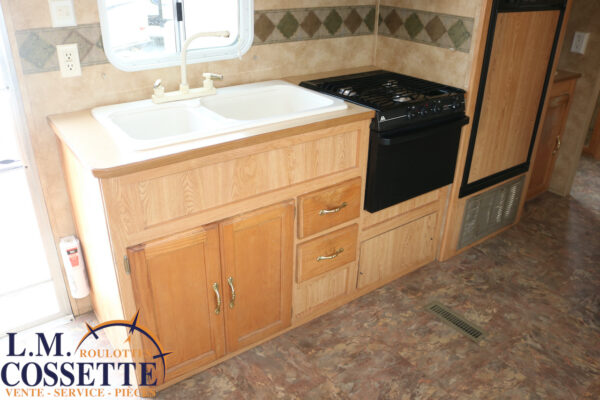Hornet 29 FBSS 2005-LM Cossette inc. vr-roulotte-fifth wheel-cargo-arctic wolf -Remote-Clipper-cherokee-grey wolf-wolf pup-kodiak cub-aspen trail-dutchmen-forest river-freedom express select-coachmen-apex nano -Trois-Rivières