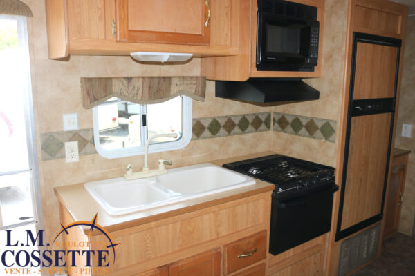Hornet 29 FBSS 2005-LM Cossette inc. vr-roulotte-fifth wheel-cargo-arctic wolf -Remote-Clipper-cherokee-grey wolf-wolf pup-kodiak cub-aspen trail-dutchmen-forest river-freedom express select-coachmen-apex nano -Trois-Rivières