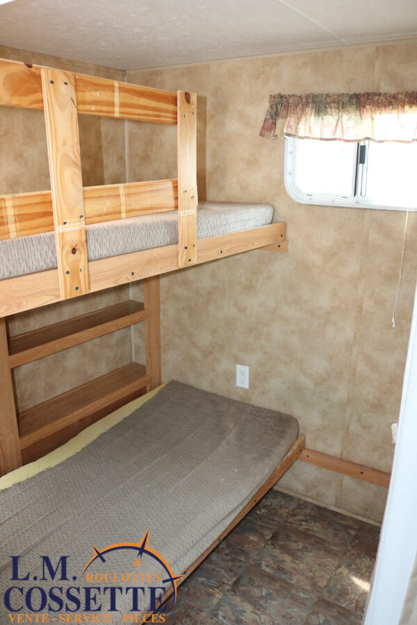 Hornet 29 FBSS 2005-LM Cossette inc. vr-roulotte-fifth wheel-cargo-arctic wolf -Remote-Clipper-cherokee-grey wolf-wolf pup-kodiak cub-aspen trail-dutchmen-forest river-freedom express select-coachmen-apex nano -Trois-Rivières