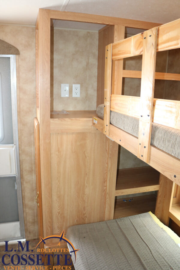 Hornet 29 FBSS 2005-LM Cossette inc. vr-roulotte-fifth wheel-cargo-arctic wolf -Remote-Clipper-cherokee-grey wolf-wolf pup-kodiak cub-aspen trail-dutchmen-forest river-freedom express select-coachmen-apex nano -Trois-Rivières