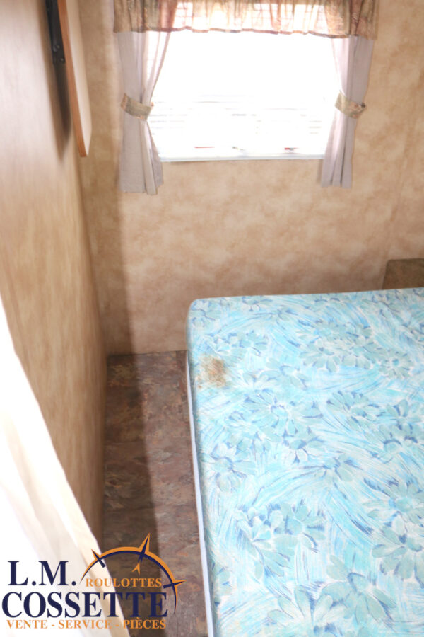 Hornet 29 FBSS 2005-LM Cossette inc. vr-roulotte-fifth wheel-cargo-arctic wolf -Remote-Clipper-cherokee-grey wolf-wolf pup-kodiak cub-aspen trail-dutchmen-forest river-freedom express select-coachmen-apex nano -Trois-Rivières