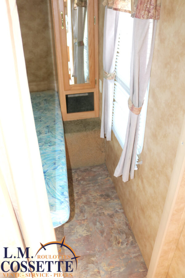 Hornet 29 FBSS 2005-LM Cossette inc. vr-roulotte-fifth wheel-cargo-arctic wolf -Remote-Clipper-cherokee-grey wolf-wolf pup-kodiak cub-aspen trail-dutchmen-forest river-freedom express select-coachmen-apex nano -Trois-Rivières