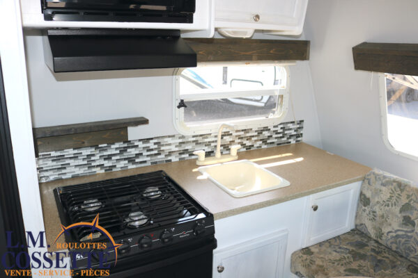 Jay Feather 165 2007-LM Cossette inc. vr-roulotte-fifth wheel-cargo-arctic wolf -Remote-Clipper-cherokee-grey wolf-wolf pup-kodiak cub-aspen trail-dutchmen-forest river-freedom express select-coachmen-apex nano -Trois-Rivières