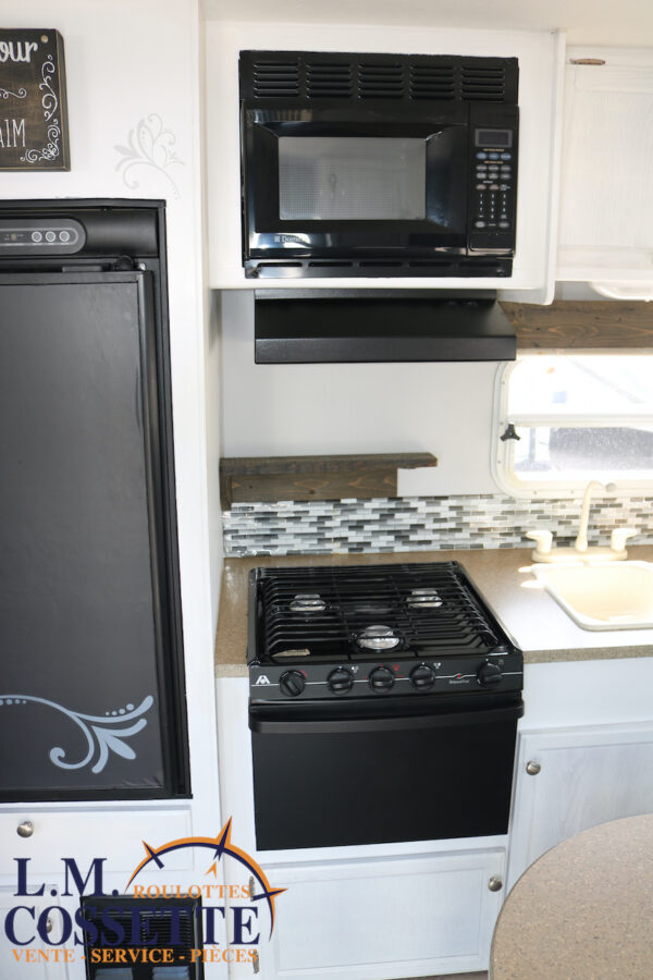 Jay Feather 165 2007-LM Cossette inc. vr-roulotte-fifth wheel-cargo-arctic wolf -Remote-Clipper-cherokee-grey wolf-wolf pup-kodiak cub-aspen trail-dutchmen-forest river-freedom express select-coachmen-apex nano -Trois-Rivières