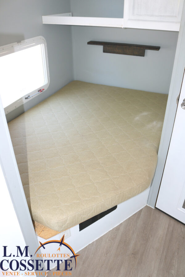 Jay Feather 165 2007-LM Cossette inc. vr-roulotte-fifth wheel-cargo-arctic wolf -Remote-Clipper-cherokee-grey wolf-wolf pup-kodiak cub-aspen trail-dutchmen-forest river-freedom express select-coachmen-apex nano -Trois-Rivières