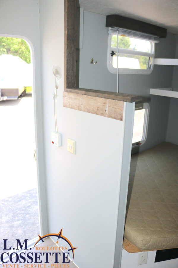 Jay Feather 165 2007-LM Cossette inc. vr-roulotte-fifth wheel-cargo-arctic wolf -Remote-Clipper-cherokee-grey wolf-wolf pup-kodiak cub-aspen trail-dutchmen-forest river-freedom express select-coachmen-apex nano -Trois-Rivières