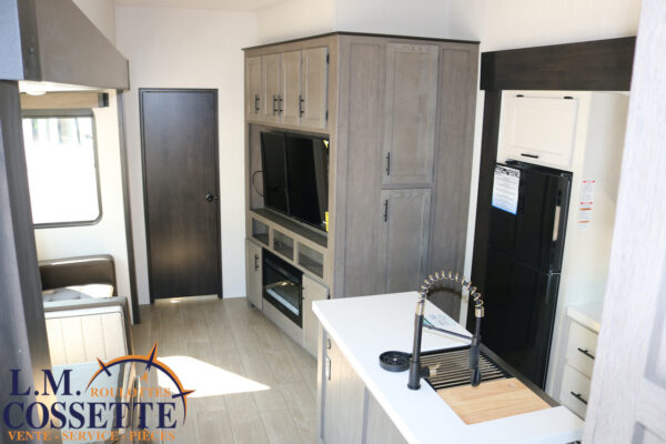 Arctic Wolf 331 BH 2026-LM Cossette inc. vr-roulotte-fifth wheel-cargo-arctic wolf -Remote-Clipper-cherokee-grey wolf-wolf pup-kodiak cub-aspen trail-dutchmen-forest river-freedom express select-coachmen-apex nano -Trois-Rivières