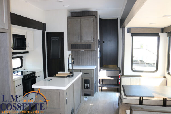 Arctic Wolf 331 BH 2026-LM Cossette inc. vr-roulotte-fifth wheel-cargo-arctic wolf -Remote-Clipper-cherokee-grey wolf-wolf pup-kodiak cub-aspen trail-dutchmen-forest river-freedom express select-coachmen-apex nano -Trois-Rivières