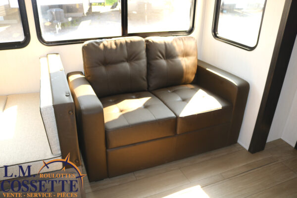Arctic Wolf 331 BH 2026-LM Cossette inc. vr-roulotte-fifth wheel-cargo-arctic wolf -Remote-Clipper-cherokee-grey wolf-wolf pup-kodiak cub-aspen trail-dutchmen-forest river-freedom express select-coachmen-apex nano -Trois-Rivières