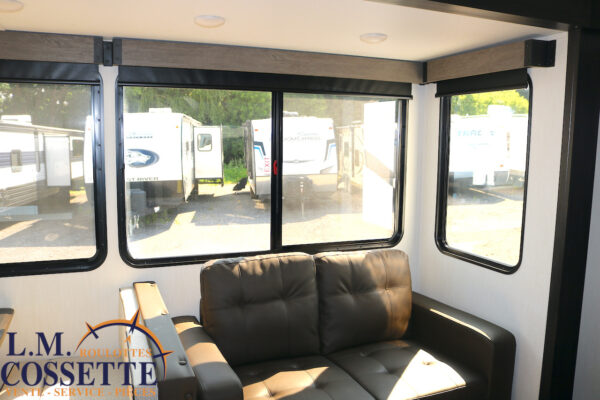 Arctic Wolf 331 BH 2026-LM Cossette inc. vr-roulotte-fifth wheel-cargo-arctic wolf -Remote-Clipper-cherokee-grey wolf-wolf pup-kodiak cub-aspen trail-dutchmen-forest river-freedom express select-coachmen-apex nano -Trois-Rivières
