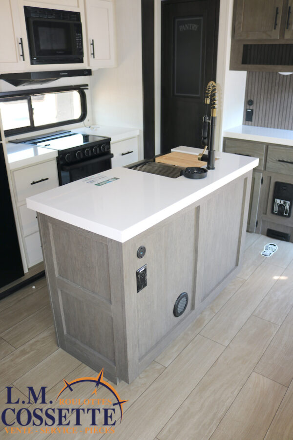 Arctic Wolf 331 BH 2026-LM Cossette inc. vr-roulotte-fifth wheel-cargo-arctic wolf -Remote-Clipper-cherokee-grey wolf-wolf pup-kodiak cub-aspen trail-dutchmen-forest river-freedom express select-coachmen-apex nano -Trois-Rivières
