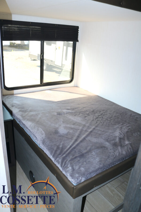 Arctic Wolf 331 BH 2026-LM Cossette inc. vr-roulotte-fifth wheel-cargo-arctic wolf -Remote-Clipper-cherokee-grey wolf-wolf pup-kodiak cub-aspen trail-dutchmen-forest river-freedom express select-coachmen-apex nano -Trois-Rivières