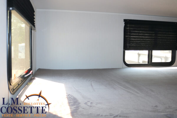 Arctic Wolf 331 BH 2026-LM Cossette inc. vr-roulotte-fifth wheel-cargo-arctic wolf -Remote-Clipper-cherokee-grey wolf-wolf pup-kodiak cub-aspen trail-dutchmen-forest river-freedom express select-coachmen-apex nano -Trois-Rivières