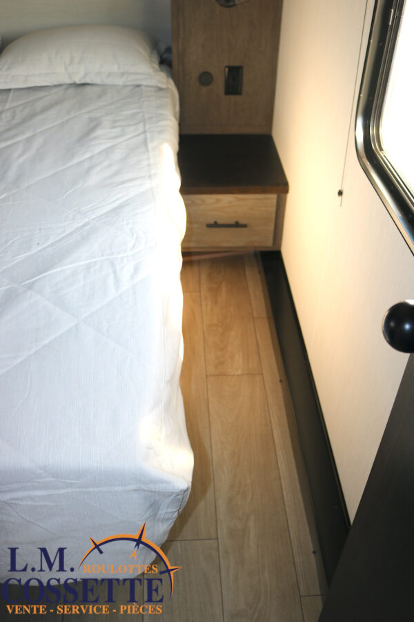 Arctic Wolf 331 BH 2026-LM Cossette inc. vr-roulotte-fifth wheel-cargo-arctic wolf -Remote-Clipper-cherokee-grey wolf-wolf pup-kodiak cub-aspen trail-dutchmen-forest river-freedom express select-coachmen-apex nano -Trois-Rivières