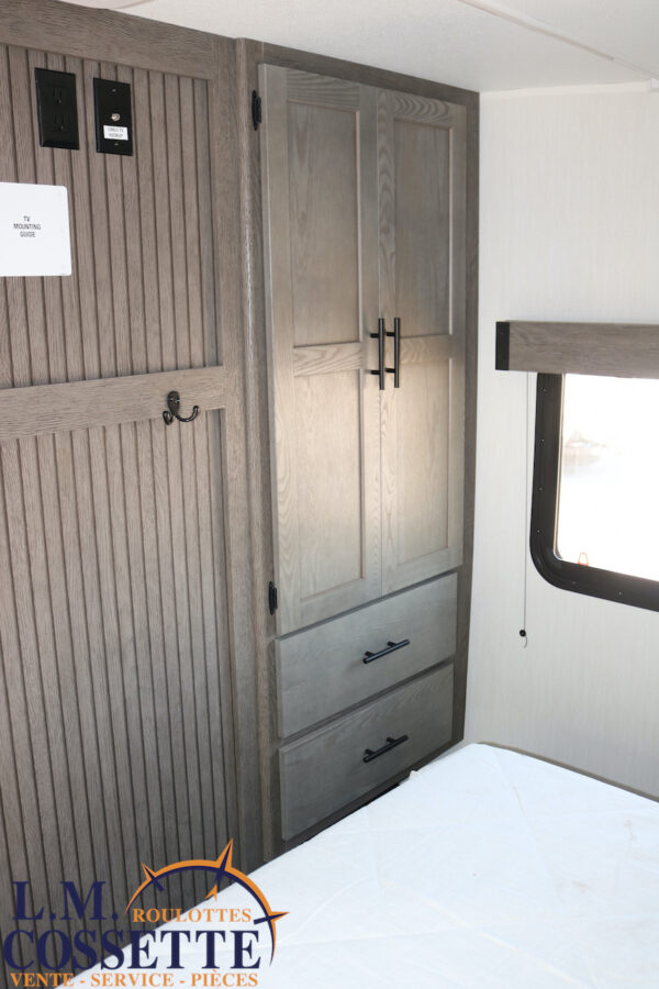 Arctic Wolf 331 BH 2026-LM Cossette inc. vr-roulotte-fifth wheel-cargo-arctic wolf -Remote-Clipper-cherokee-grey wolf-wolf pup-kodiak cub-aspen trail-dutchmen-forest river-freedom express select-coachmen-apex nano -Trois-Rivières
