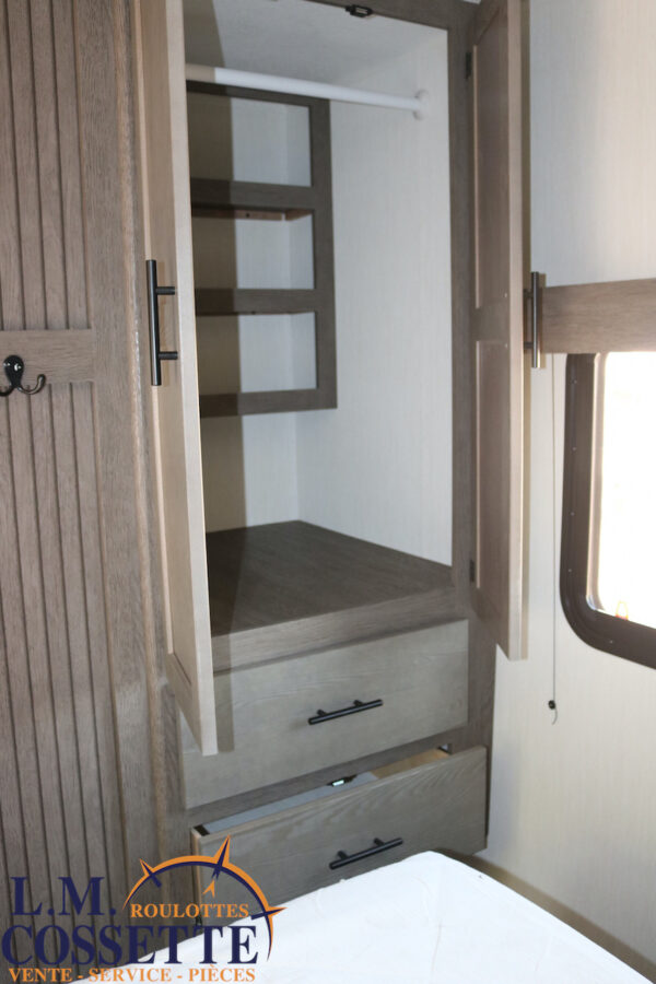 Arctic Wolf 331 BH 2026-LM Cossette inc. vr-roulotte-fifth wheel-cargo-arctic wolf -Remote-Clipper-cherokee-grey wolf-wolf pup-kodiak cub-aspen trail-dutchmen-forest river-freedom express select-coachmen-apex nano -Trois-Rivières