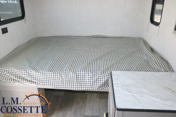 Clipper 12000 ROK 2025-LM Cossette inc. vr-roulotte-fifth wheel-cargo-arctic wolf -Remote-Clipper-cherokee-grey wolf-wolf pup-kodiak cub-aspen trail-dutchmen-forest river-freedom express select-coachmen-apex nano -Trois-Rivières
