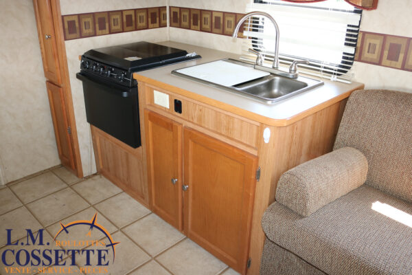 Ion 258 RB 2011-LM Cossette inc. vr-roulotte-fifth wheel-cargo-arctic wolf -Remote-Clipper-cherokee-grey wolf-wolf pup-kodiak cub-aspen trail-dutchmen-forest river-freedom express select-coachmen-apex nano -Trois-Rivières