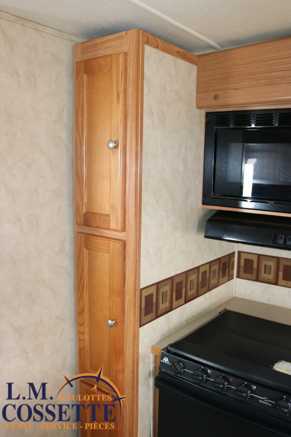 Ion 258 RB 2011-LM Cossette inc. vr-roulotte-fifth wheel-cargo-arctic wolf -Remote-Clipper-cherokee-grey wolf-wolf pup-kodiak cub-aspen trail-dutchmen-forest river-freedom express select-coachmen-apex nano -Trois-Rivières