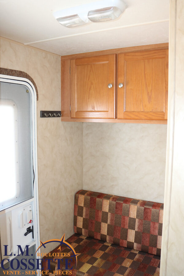 Ion 258 RB 2011-LM Cossette inc. vr-roulotte-fifth wheel-cargo-arctic wolf -Remote-Clipper-cherokee-grey wolf-wolf pup-kodiak cub-aspen trail-dutchmen-forest river-freedom express select-coachmen-apex nano -Trois-Rivières