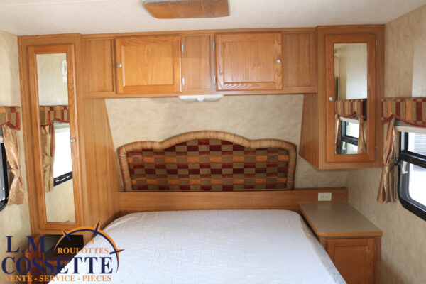 Ion 258 RB 2011-LM Cossette inc. vr-roulotte-fifth wheel-cargo-arctic wolf -Remote-Clipper-cherokee-grey wolf-wolf pup-kodiak cub-aspen trail-dutchmen-forest river-freedom express select-coachmen-apex nano -Trois-Rivières