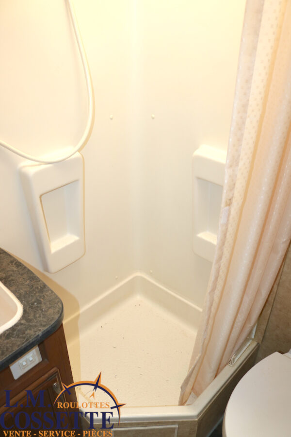 Travelstar 187 TB 2012-LM Cossette inc. vr-roulotte-fifth wheel-cargo-arctic wolf -Remote-Clipper-cherokee-grey wolf-wolf pup-kodiak cub-aspen trail-dutchmen-forest river-freedom express select-coachmen-apex nano -Trois-Rivières