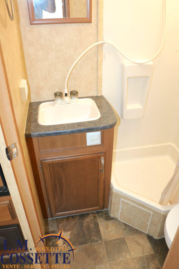 Travelstar 187 TB 2012-LM Cossette inc. vr-roulotte-fifth wheel-cargo-arctic wolf -Remote-Clipper-cherokee-grey wolf-wolf pup-kodiak cub-aspen trail-dutchmen-forest river-freedom express select-coachmen-apex nano -Trois-Rivières