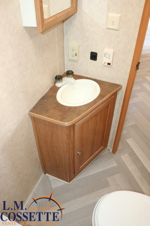 Trail Sport 27 QBSS 2007-LM Cossette inc. vr-roulotte-fifth wheel-cargo-arctic wolf -Remote-Clipper-cherokee-grey wolf-wolf pup-kodiak cub-aspen trail-dutchmen-forest river-freedom express select-coachmen-apex nano -Trois-Rivières