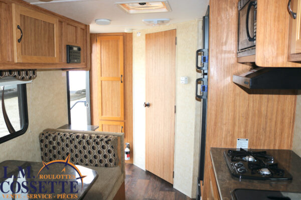 Koala 18 RB 2013-LM Cossette inc. vr-roulotte-fifth wheel-cargo-arctic wolf -Remote-Clipper-cherokee-grey wolf-wolf pup-kodiak cub-aspen trail-dutchmen-forest river-freedom express select-coachmen-apex nano -Trois-Rivières
