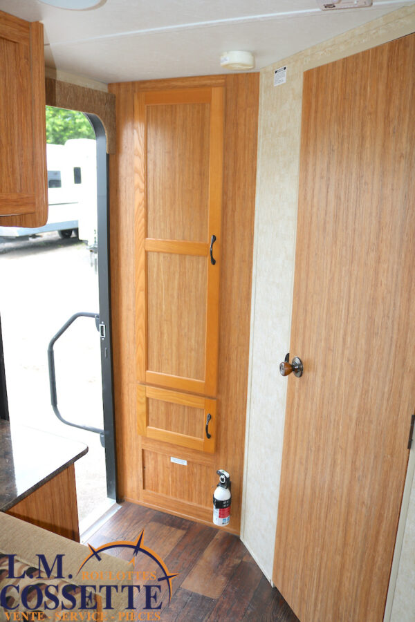 Koala 18 RB 2013-LM Cossette inc. vr-roulotte-fifth wheel-cargo-arctic wolf -Remote-Clipper-cherokee-grey wolf-wolf pup-kodiak cub-aspen trail-dutchmen-forest river-freedom express select-coachmen-apex nano -Trois-Rivières