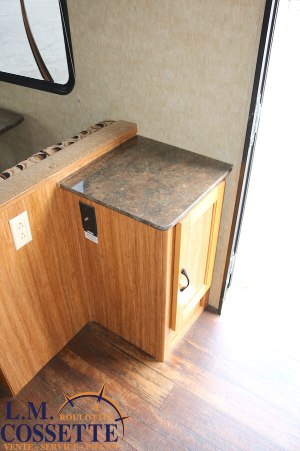 Koala 18 RB 2013-LM Cossette inc. vr-roulotte-fifth wheel-cargo-arctic wolf -Remote-Clipper-cherokee-grey wolf-wolf pup-kodiak cub-aspen trail-dutchmen-forest river-freedom express select-coachmen-apex nano -Trois-Rivières
