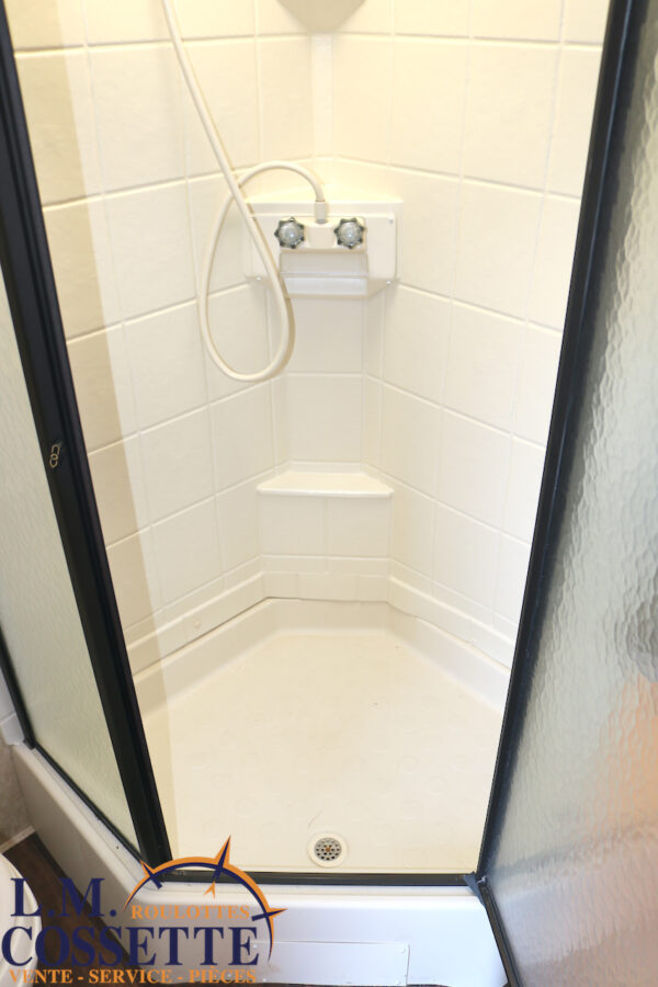 Koala 18 RB 2013-LM Cossette inc. vr-roulotte-fifth wheel-cargo-arctic wolf -Remote-Clipper-cherokee-grey wolf-wolf pup-kodiak cub-aspen trail-dutchmen-forest river-freedom express select-coachmen-apex nano -Trois-Rivières