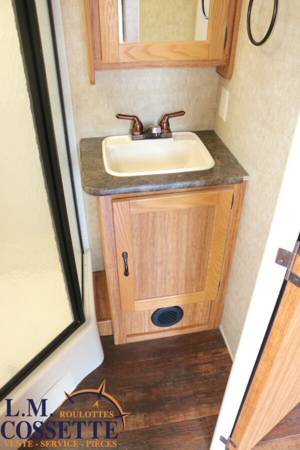 Koala 18 RB 2013-LM Cossette inc. vr-roulotte-fifth wheel-cargo-arctic wolf -Remote-Clipper-cherokee-grey wolf-wolf pup-kodiak cub-aspen trail-dutchmen-forest river-freedom express select-coachmen-apex nano -Trois-Rivières