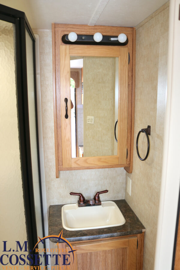 Koala 18 RB 2013-LM Cossette inc. vr-roulotte-fifth wheel-cargo-arctic wolf -Remote-Clipper-cherokee-grey wolf-wolf pup-kodiak cub-aspen trail-dutchmen-forest river-freedom express select-coachmen-apex nano -Trois-Rivières