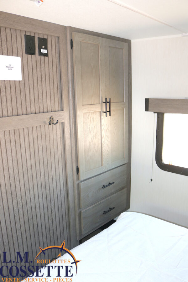 Arctic Wolf 285 OPT 2026-LM Cossette inc. vr-roulotte-fifth wheel-cargo-arctic wolf -Remote-Clipper-cherokee-grey wolf-wolf pup-kodiak cub-aspen trail-dutchmen-forest river-freedom express select-coachmen-apex nano -Trois-Rivières