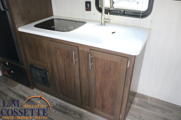 Wolf Pup 16 FQBL 2019 ( Édition Black Label ) -LM Cossette inc. vr-roulotte-fifth wheel-cargo-arctic wolf -Remote-Clipper-cherokee-grey wolf-wolf pup-kodiak cub-aspen trail-dutchmen-forest river-freedom express select-coachmen-apex nano -Trois-Rivières