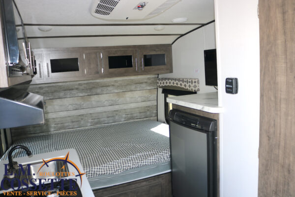 Retro 166 2021-LM Cossette inc. vr-roulotte-fifth wheel-cargo-arctic wolf -Remote-Clipper-cherokee-grey wolf-wolf pup-kodiak cub-aspen trail-dutchmen-forest river-freedom express select-coachmen-apex nano -Trois-Rivières