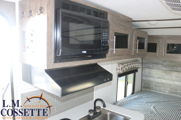 Retro 166 2021-LM Cossette inc. vr-roulotte-fifth wheel-cargo-arctic wolf -Remote-Clipper-cherokee-grey wolf-wolf pup-kodiak cub-aspen trail-dutchmen-forest river-freedom express select-coachmen-apex nano -Trois-Rivières