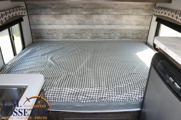 Retro 166 2021-LM Cossette inc. vr-roulotte-fifth wheel-cargo-arctic wolf -Remote-Clipper-cherokee-grey wolf-wolf pup-kodiak cub-aspen trail-dutchmen-forest river-freedom express select-coachmen-apex nano -Trois-Rivières