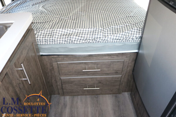 Retro 166 2021-LM Cossette inc. vr-roulotte-fifth wheel-cargo-arctic wolf -Remote-Clipper-cherokee-grey wolf-wolf pup-kodiak cub-aspen trail-dutchmen-forest river-freedom express select-coachmen-apex nano -Trois-Rivières