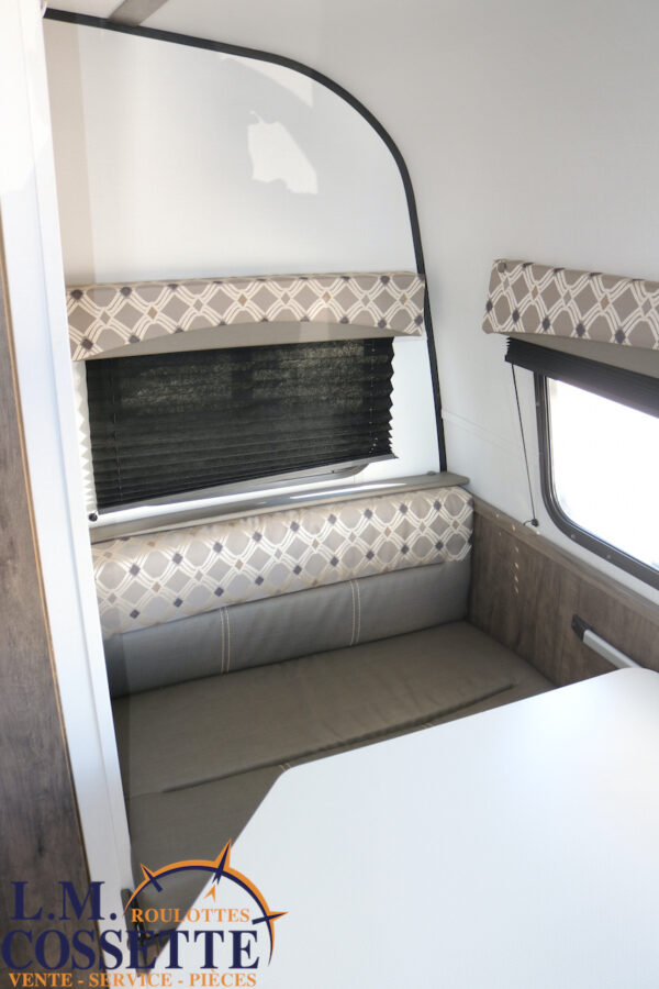 Retro 166 2021-LM Cossette inc. vr-roulotte-fifth wheel-cargo-arctic wolf -Remote-Clipper-cherokee-grey wolf-wolf pup-kodiak cub-aspen trail-dutchmen-forest river-freedom express select-coachmen-apex nano -Trois-Rivières