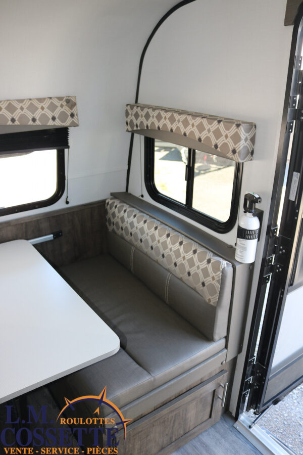 Retro 166 2021-LM Cossette inc. vr-roulotte-fifth wheel-cargo-arctic wolf -Remote-Clipper-cherokee-grey wolf-wolf pup-kodiak cub-aspen trail-dutchmen-forest river-freedom express select-coachmen-apex nano -Trois-Rivières