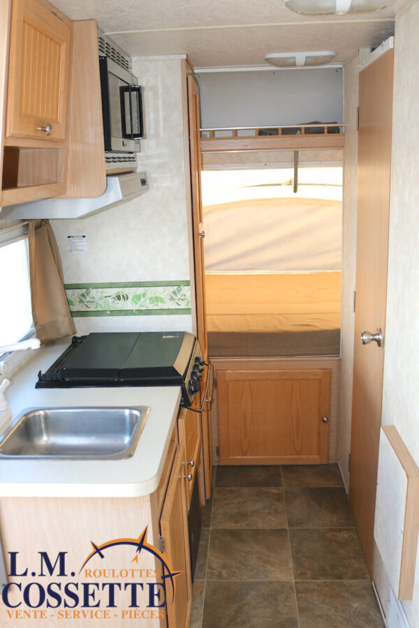 Surveyor 180 T 2004-LM Cossette inc. vr-roulotte-fifth wheel-cargo-arctic wolf -Remote-Clipper-cherokee-grey wolf-wolf pup-kodiak cub-aspen trail-dutchmen-forest river-freedom express select-coachmen-apex nano -Trois-Rivières