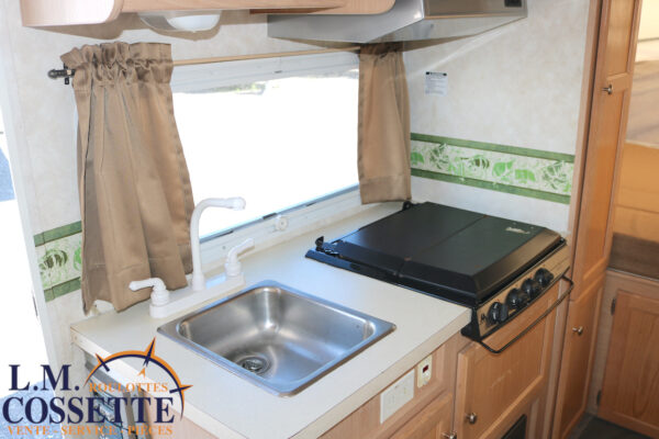 Surveyor 180 T 2004-LM Cossette inc. vr-roulotte-fifth wheel-cargo-arctic wolf -Remote-Clipper-cherokee-grey wolf-wolf pup-kodiak cub-aspen trail-dutchmen-forest river-freedom express select-coachmen-apex nano -Trois-Rivières