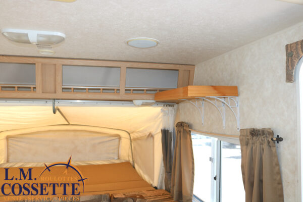 Surveyor 180 T 2004-LM Cossette inc. vr-roulotte-fifth wheel-cargo-arctic wolf -Remote-Clipper-cherokee-grey wolf-wolf pup-kodiak cub-aspen trail-dutchmen-forest river-freedom express select-coachmen-apex nano -Trois-Rivières