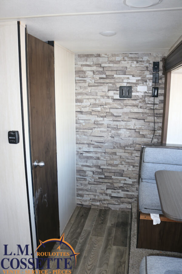 Wolf Pup 18 TO 2019-LM Cossette inc. vr-roulotte-fifth wheel-cargo-arctic wolf -Remote-Clipper-cherokee-grey wolf-wolf pup-kodiak cub-aspen trail-dutchmen-forest river-freedom express select-coachmen-apex nano -Trois-Rivières
