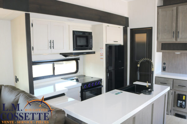 Arctic Wolf 289 PANO 2026-LM Cossette inc. vr-roulotte-fifth wheel-cargo-arctic wolf -Remote-Clipper-cherokee-grey wolf-wolf pup-kodiak cub-aspen trail-dutchmen-forest river-freedom express select-coachmen-apex nano -Trois-Rivières