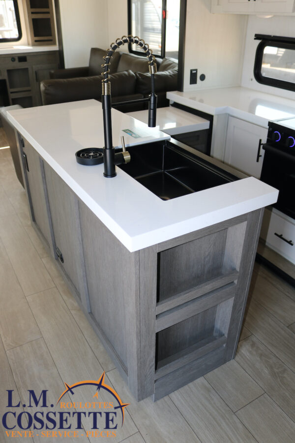 Arctic Wolf 289 PANO 2026-LM Cossette inc. vr-roulotte-fifth wheel-cargo-arctic wolf -Remote-Clipper-cherokee-grey wolf-wolf pup-kodiak cub-aspen trail-dutchmen-forest river-freedom express select-coachmen-apex nano -Trois-Rivières