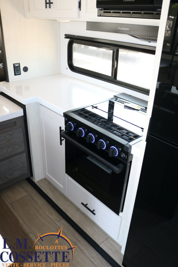 Arctic Wolf 289 PANO 2026-LM Cossette inc. vr-roulotte-fifth wheel-cargo-arctic wolf -Remote-Clipper-cherokee-grey wolf-wolf pup-kodiak cub-aspen trail-dutchmen-forest river-freedom express select-coachmen-apex nano -Trois-Rivières