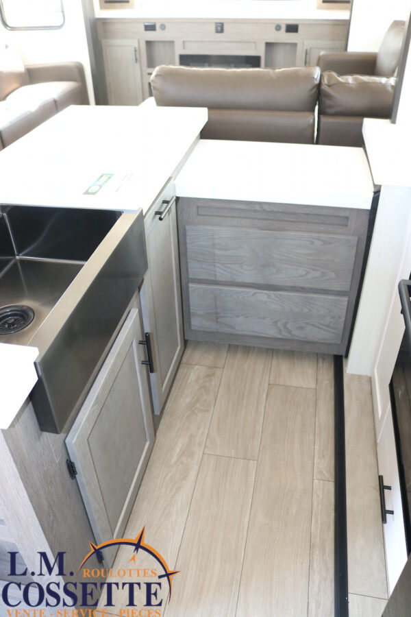 Arctic Wolf 289 PANO 2026-LM Cossette inc. vr-roulotte-fifth wheel-cargo-arctic wolf -Remote-Clipper-cherokee-grey wolf-wolf pup-kodiak cub-aspen trail-dutchmen-forest river-freedom express select-coachmen-apex nano -Trois-Rivières